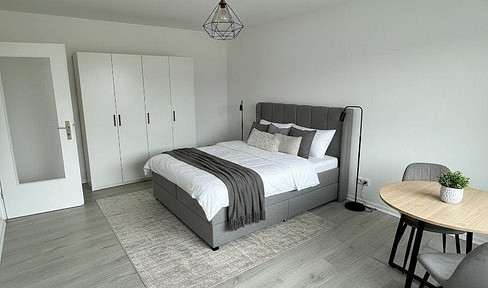 Stadtnahes, voll möbliertes 1-Zimmer-Apartment – Erstbezug