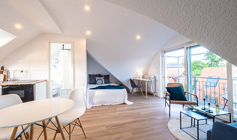 Helles Studio mit Balkon, vollmöbliert