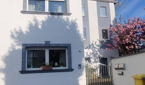 Solingen-Höhscheid: Beautiful 2-room apartment with parking space.