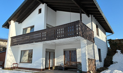 Charming house in a green, idyllic setting with unobstructed views over the Frankenwald region.