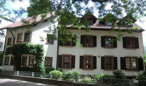 Residential and commercial building in a prime city location in eastern Offenburg.