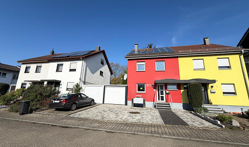 Beautiful, spacious semi-detached house including a garage and kitchen, located in Bretten.