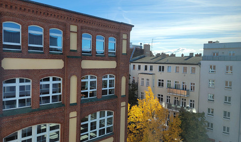 Compact, studio-style apartment in Prenzlauer Berg, available for rent without a guarantor.