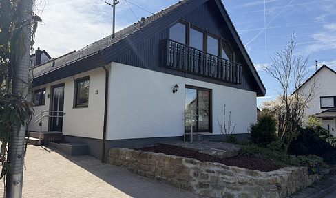 Renovated detached house with stunning views, located in a quiet area.