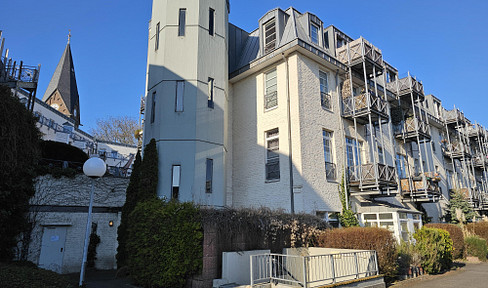 4-room penthouse apartment in Frechen, including a parking space in the underground garage.