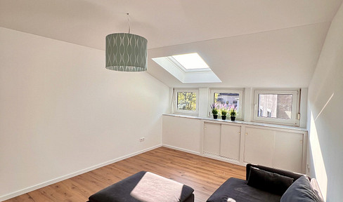 Gadderbaum - High-quality, renovated 2-room apartment with kitchen and bathroom, featuring a garden adjacent to the forest.