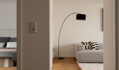 Enjoy independent living and working: This modernised 4-room apartment is located in the desirable Westend district of Frankfurt.