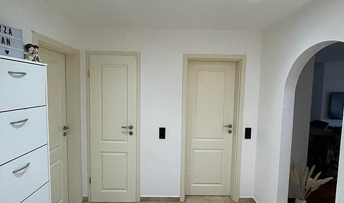 Apartment for sale with balcony and elevator. Garage included. No commission fees.