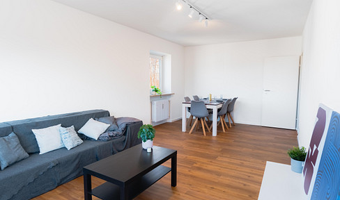 Newly renovated 3-room apartment with a west-facing balcony, mountain views, and a parking space – available without commission.