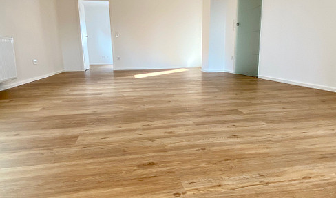 Exclusive living in a renovated two-family house – ground floor apartment with access to green spaces.