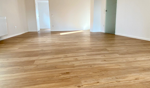 Exclusive living in a renovated two-family house – ground floor apartment with access to green spaces.