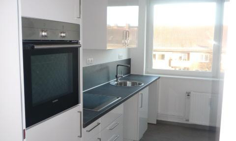 Bright 3-room apartment with balcony and underground parking space in Hamburg-Hohenfelde - currently rented out at a premium.