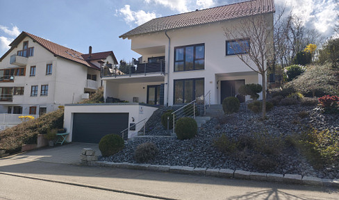 Exclusive single-family house in Albstadt-Ebingen – like new, prime location, solar panels, heat pump, and double garage.