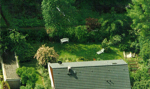 KANZLERFELD*Quiet, sunny, and secure location*A plot of land with a house, located on the edge of a forest.