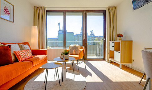 Exclusive, bright, spacious, 40m² renovated and furnished 1.5-room apartment in Mainz, with balcony, fitted kitchen, and garage parking.