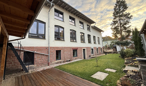 Loft apartment with 100 m² of living space, 40 m² of office space, and a garden.