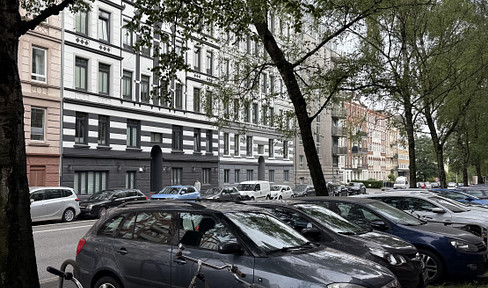 Exceptional Art Nouveau apartment in a historic building on Holtenauer Straße in Kiel – never occupied before.