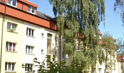 For sale by owner: Kienhorster Gardens - renovated apartment in excellent condition, available immediately, located in Reinickendorf.