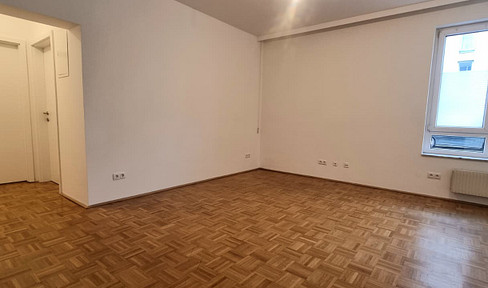 Attractive 53 m² office space near the U4 subway line, including 2 underground parking spaces.