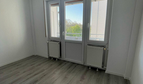 Freshly renovated 2-room apartment with a balcony and garage.