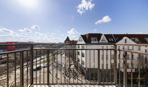 3 rooms | 2 balconies | Panoramic views | Bright and airy | Elevator | Fully renovated historic building.