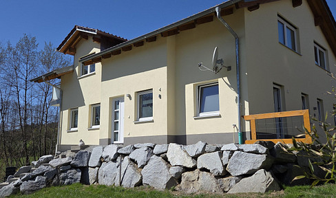 Detached single-family house in a very quiet location on the edge of the village.