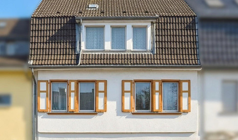 A two-family house on a spacious plot of land, located in the central area of Dellbrück.