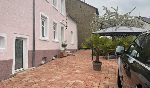 Farmhouse, barn, garden. Freestanding building with ground-level access, wheelchair accessible.