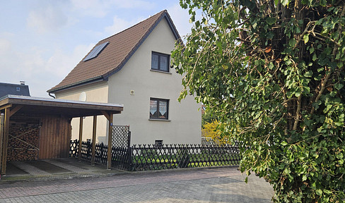 Charming detached house in Leipzig, Böhlitz-Ehrenberg, immediately available, with a garden, fireplace, and excellent transport links.