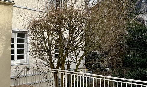 Stylish, renovated building with plenty of space and a private garden.