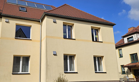 Stylish apartment in a prime location - spacious maisonette with balcony and garden.