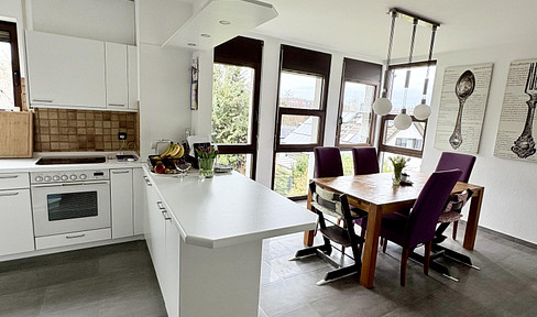 Spacious 4.5-room apartment with garden and garage, available without any agency fees.