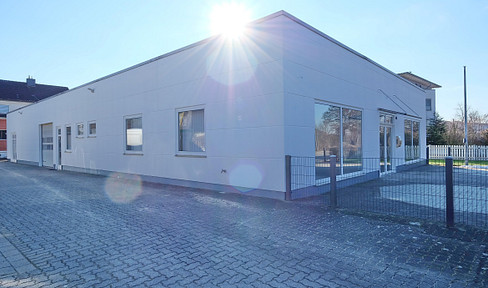 Commercial property with showroom, workshop, and office space for rent in WF-Linden.