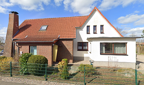 Well-maintained two-family house with a small apartment and a large garden.