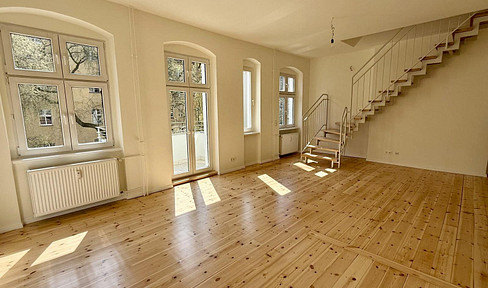 Sunny duplex apartment in the Composers' Quarter – 2 balconies, south-facing, and a peaceful location surrounded by greenery.