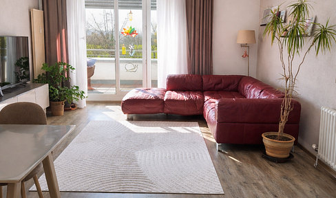 Bright 4-room apartment with a balcony, a view of greenery, and a secure underground parking space in Reutlingen-Hohbuch.