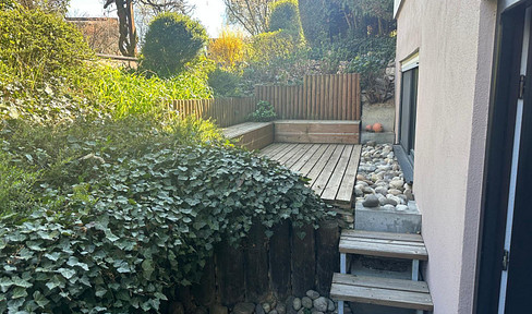 Beautiful, bright, and modern one-room apartment with its own entrance and terrace, located in Pliezhausen.