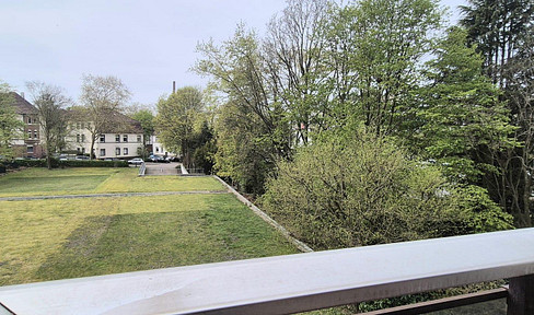 Attractive, comfortable 2-room apartment with a large balcony and underground parking.
