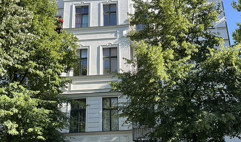 LEASED COMMERCIAL PROPERTY, 142 sqm = €395,000 = 6.5% YIELD = RENT €25,526 per year = Located at Nollendorfstraße 23.