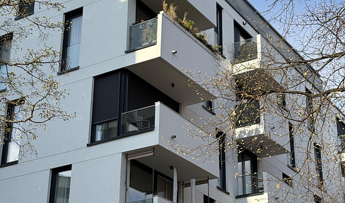 Moderne Neubauwohnung mit EBK, Aufzug und Abstellraum!