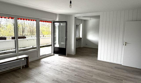 Bright 3-room apartment with a very large balcony, available for the first time after partial renovation in Munich-Solln!