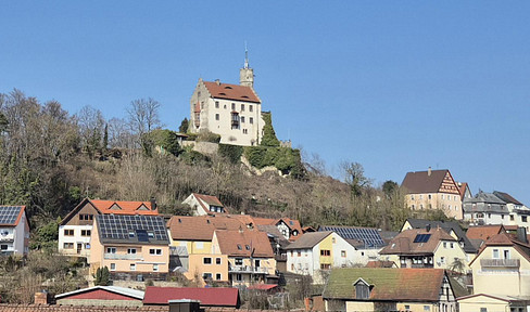 5-room attic apartment with a castle view in Gößweinstein.