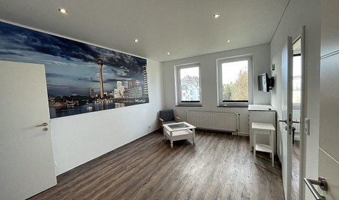 Stilvolle, vollständig renovierte 1,5-Zimmer-Wohnung mit EBK in Düsseldorf
