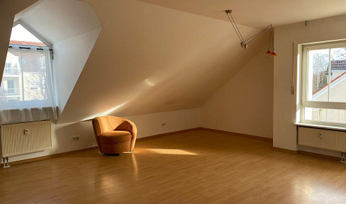 Charmante 1-Zimmer-Dachgeschosswohnung mit Balkon & Tiefgarage
