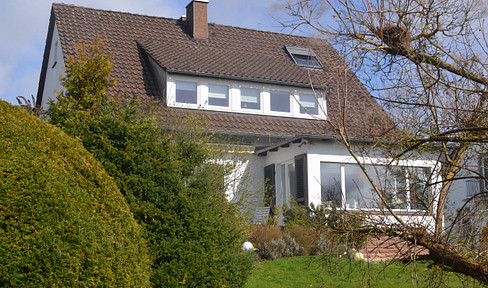 A single-family or two-family house with a view of the city of Hameln.