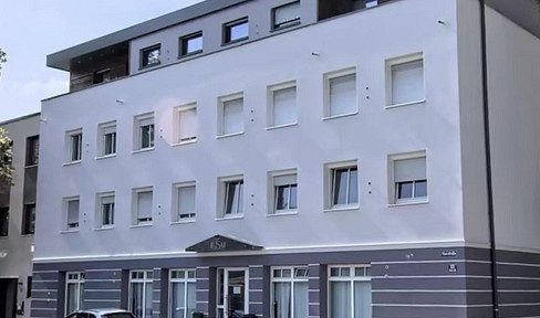 Bright 2-room apartment with kitchen and bathroom, located near the city center.