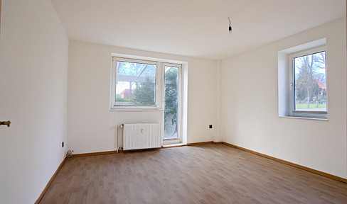 Steinburg Eichede - Bright, renovated 2-room apartment with terrace and garage, available for rent immediately.