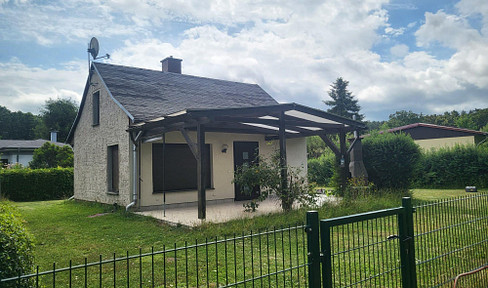 Holiday home built with solid construction, directly on the waterfront *no agency fees*.