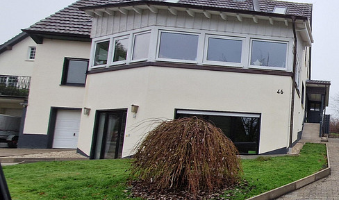 Apartment with direct access to the street, 65 square meters, with a separate entrance.