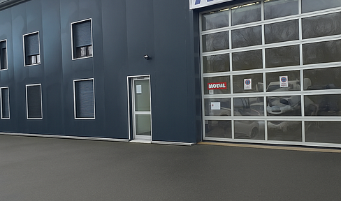 Hall in the ground floor (EG) with offices on the first floor.